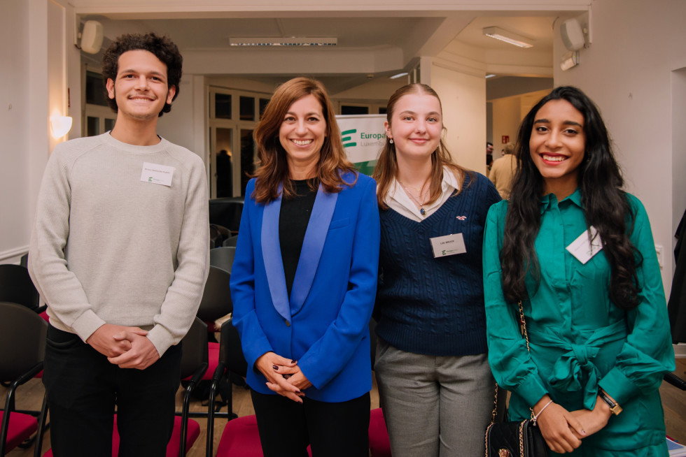 EE23008F-627F-4F23-8158-02FDAB52BE0B